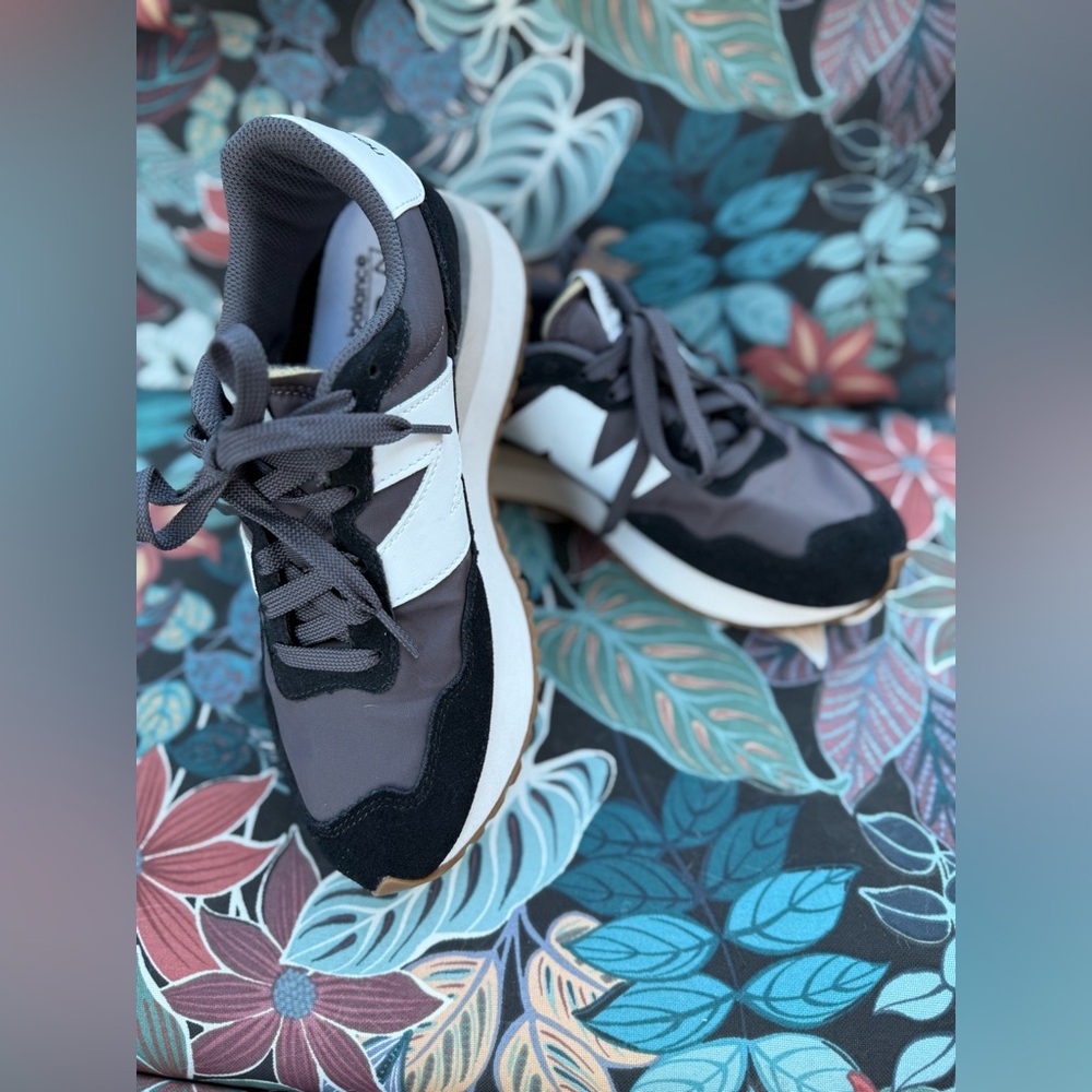 New Balance 237 Women's Running Shoes Size 8 B/Black/White